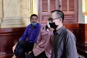 Cặp vợ chồng 'hờ' tổ chức cho 128 người trốn đi nước ngoài