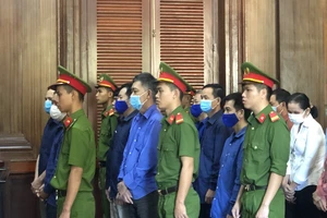 Đang xử cựu giám đốc bị cáo buộc tham ô 5,1 tỉ đồng