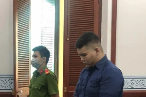 Lãnh án chung thân vì đâm xe vào công an trên đường