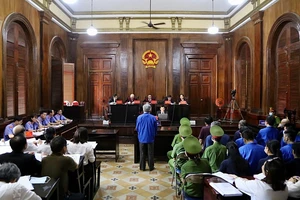 Bị cáo Đinh La Thăng nói về 725 tỉ đồng thất thoát