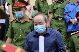 Cựu thứ trưởng Nguyễn Hồng Trường bào chữa gì?