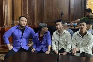 Khó xử vụ dùng súng giải quyết việc gọi tiếp viên tiếp khách