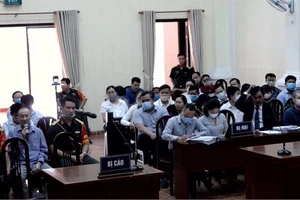 Diễn tiến phiên xử vụ lừa ngân hàng để sản xuất xăng giả 