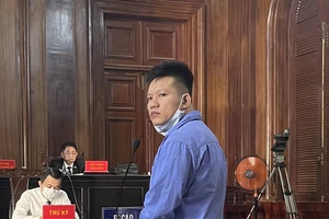 Chưa tuyên án vụ bẫy khách mua dâm bằng lỗ thủng ở đầu giường