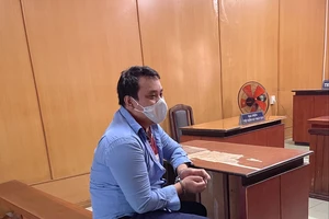 Ly kỳ vụ giả giọng nói ngọng để lừa những người cùng xóm