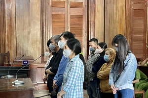 Tòa nói gì vụ bỏ thuốc hướng thần, rủ doanh nhân đánh bạc?