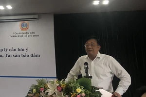 Tòa và ngân hàng bàn về việc xử lý nợ xấu tín dụng