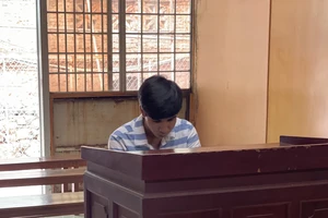 Trộm được nhiều chiến lợi phẩm thì té rào bất tỉnh 