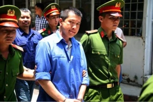 Cựu cảnh sát giao thông nhận 1,2 tỉ để môi giới hối lộ