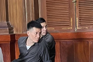 Hoãn xử 2 bị cáo vào nhà ca sĩ Nhật Kim Anh trộm cắp