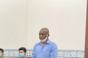 Bị cáo ngoại đổi lời khai liên tục lãnh án chung thân