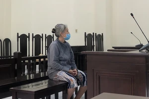 Người đàn bà gần 70 từ chủ nợ thành bị cáo