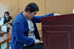 Nữ nhân viên mở tài khoản rút tiền thay công ty 