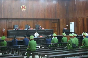 Vắng mặt luật sư, Đinh Ngọc Hệ từ chối tranh luận