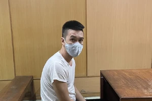 Thanh niên giấu thuốc lắc chỗ hiểm bị tăng án 3 năm tù