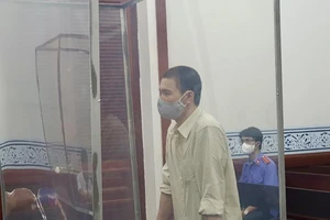 Người làm thuê tự chế kích điện giết chủ trả thù