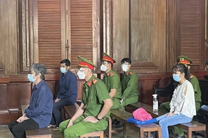 Vụ chiếm đoạt 460 tỉ của 10.059 người: Bị cáo chủ mưu F0, tòa phải hoãn