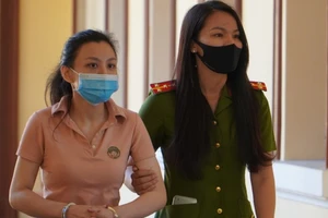 Xét xử 12 người truy sát đại ca Quân 'xa lộ'