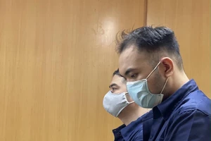 Hai anh em cướp tiền từ tài khoản của nữ môi giới bất động sản