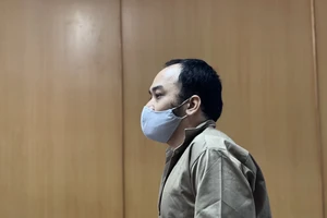 Xông vào cây xăng, giật túi đựng 1,4 tỉ