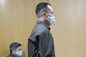 Dùng nón bảo hiểm đánh nạn nhân đến chết sau quẹt xe ở quận Tân Phú