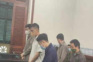 Lừa cô gái trẻ tìm việc vào tiệm massage 'kích dục'