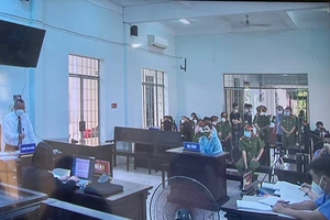 Bị cáo Lê Chí Thành hầu tòa tội chống người thi hành công vụ