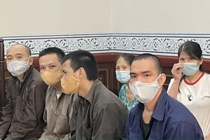 Nữ bị cáo không biết chữ nhưng ký các bản cung?