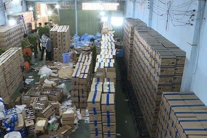 Đề nghị truy tố giám đốc lừa bán găng tay y tế chiếm đoạt hơn 7,7 tỉ 