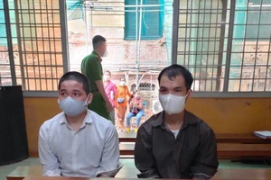 Người bán lãnh án tử, người vận chuyển tù chung thân 