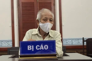 Người cha 68 tuổi hầu toà vì theo con đi cướp 