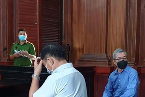 Đem 2 bao tải tiền hối lộ tận phòng làm việc 