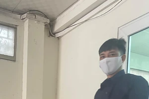 Xâm hại cháu vợ nhiều lần trong nhiều năm, cấm không được tiết lộ