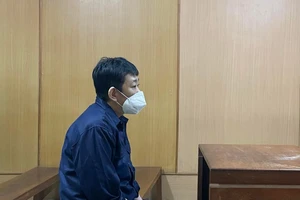 Cựu phó chánh văn phòng lừa tiền tỉ rồi bỏ trốn