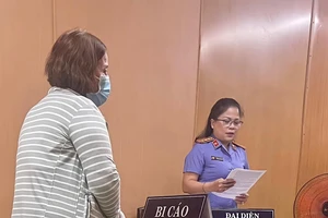 Bà ngoại 72 tuổi hết lấy xe máy của cháu đến ô tô của con gái đi cầm