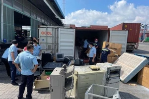 Đề nghị truy tố 26 bị can vụ cán bộ chống buôn lậu tiếp tay buôn lậu 