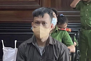 Cãi nhau với bạn gái cũ, dùng dao sát hại người can ngăn