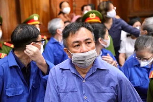 VKS đề nghị phạt cựu giám đốc BV Mắt TP.HCM 8-9 năm tù