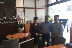 Nhờ facebook tìm được tiền đánh rơi ở trụ ATM