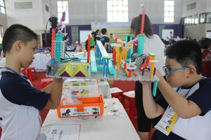 Kinh ngạc sáng tạo robot của học sinh tiểu học