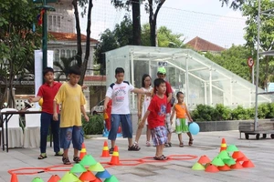 Mắng chửi, xua đuổi trẻ em cũng là phạm luật