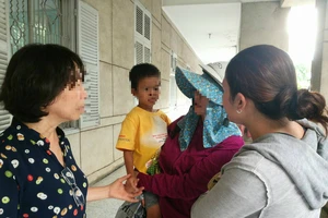 Vụ 2 đứa trẻ bị bỏ rơi: Bất ngờ người dưng đến nhận