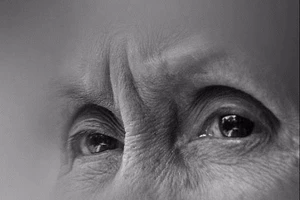 Mẹ bệnh nặng mong ngóng tin con từng ngày...