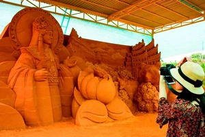 Độc đáo công viên tượng cát có một không hai 