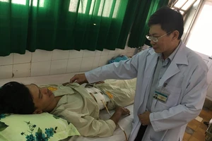 Té giàn giáo, người đàn ông vỡ tá tràng