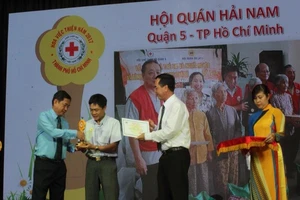 4 người trong 1 nhà hiến máu 239 lần