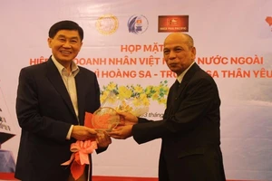 Doanh nhân kiều bào hướng về biển đảo đầu năm 