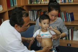 Ca phẫu thuật ngoạn mục cứu bé trai lách to 