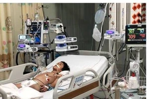 Bé trai nguy kịch chỉ vì vết xước té xe đạp