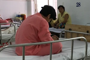 Anh Nhân khóc khi biết 3 người thân mất trong vụ cháy Carina